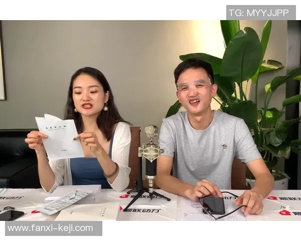 球队老板亲自下场带队训练动作搞笑全场爆笑引发热议 球队老板亲自下场带队训练动作搞笑全场爆笑引发热议